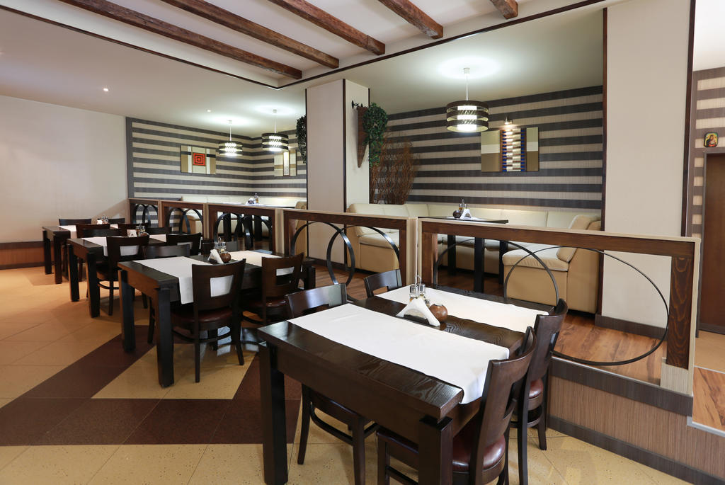 Acropolis Hotel Pazardzsik Kültér fotó