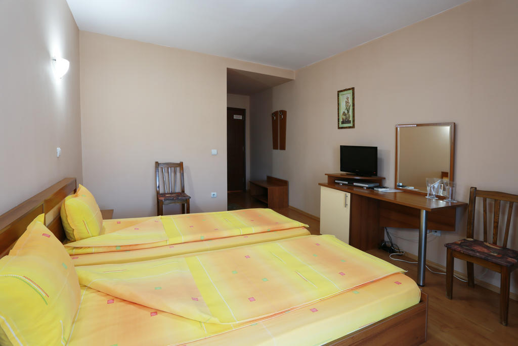 Acropolis Hotel Pazardzsik Szoba fotó