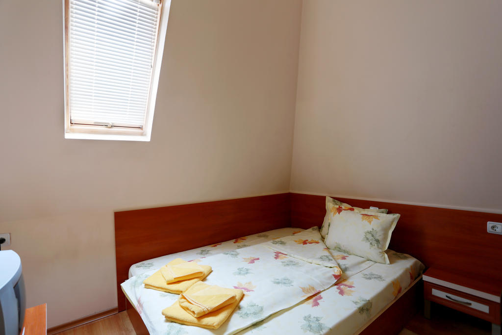 Acropolis Hotel Pazardzsik Szoba fotó
